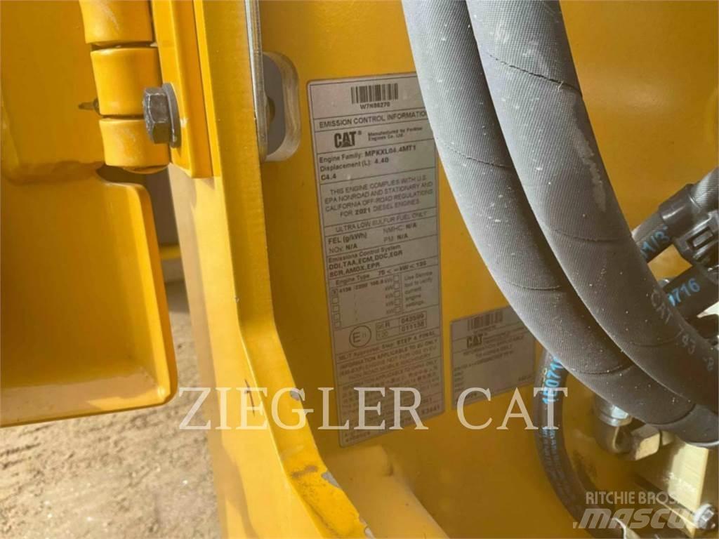 CAT CB13 土壤压实机