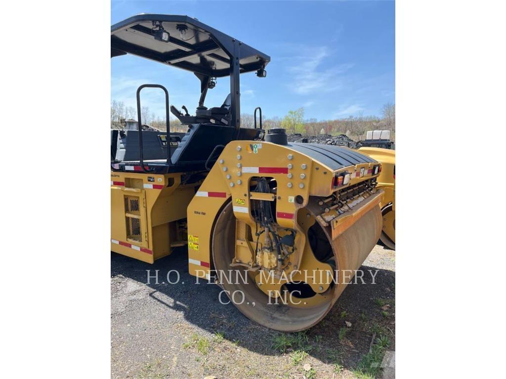 CAT CB13 双轮压路机