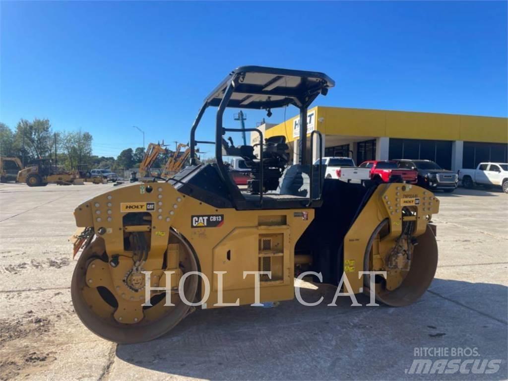 CAT CB13 单轮压路机