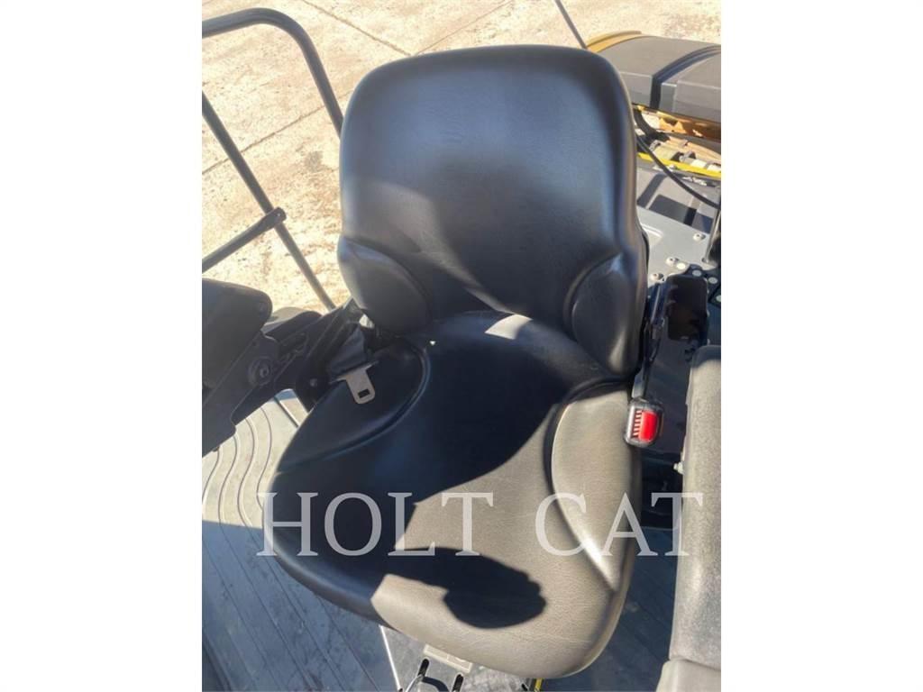 CAT CB13 单轮压路机