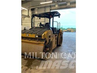 CAT CB15 双轮压路机