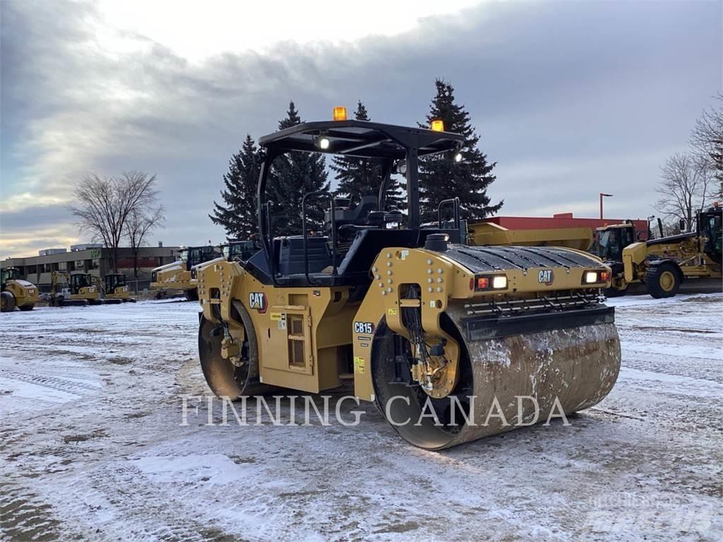 CAT CB15 双轮压路机