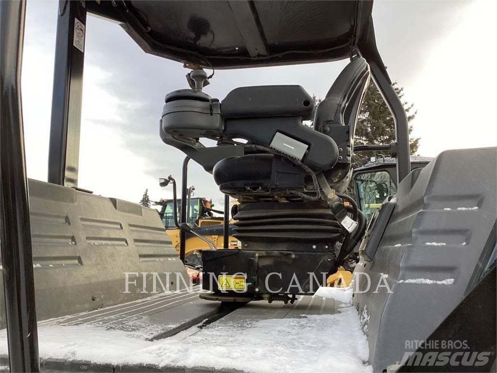 CAT CB15 双轮压路机