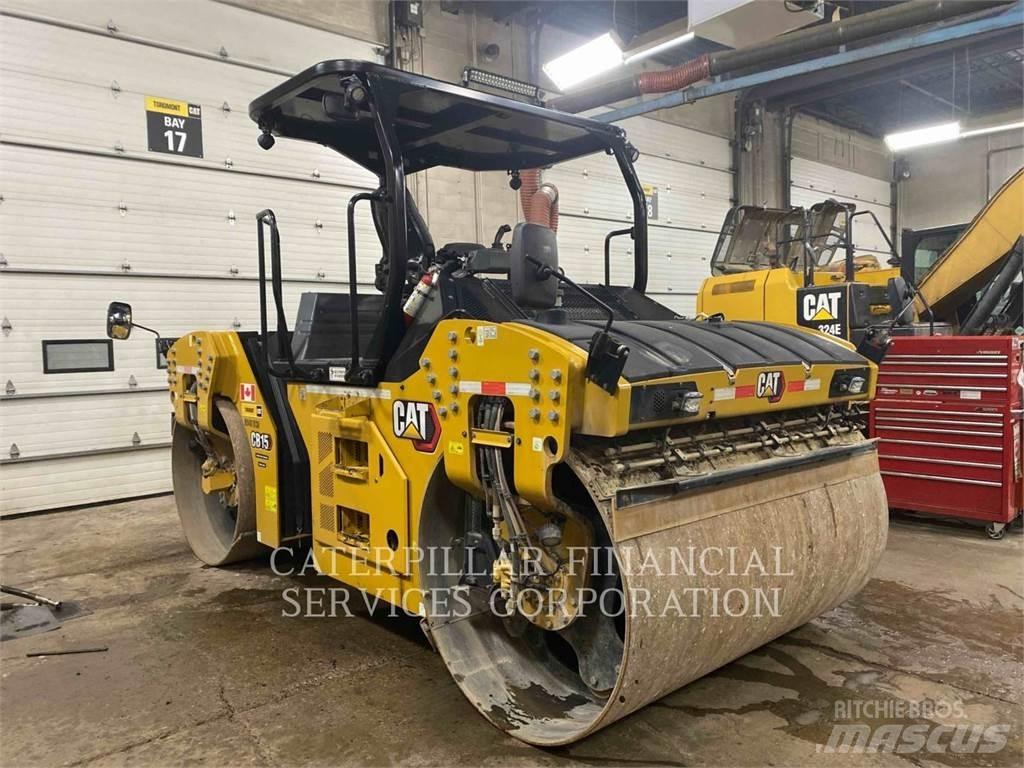 CAT CB15 双轮压路机