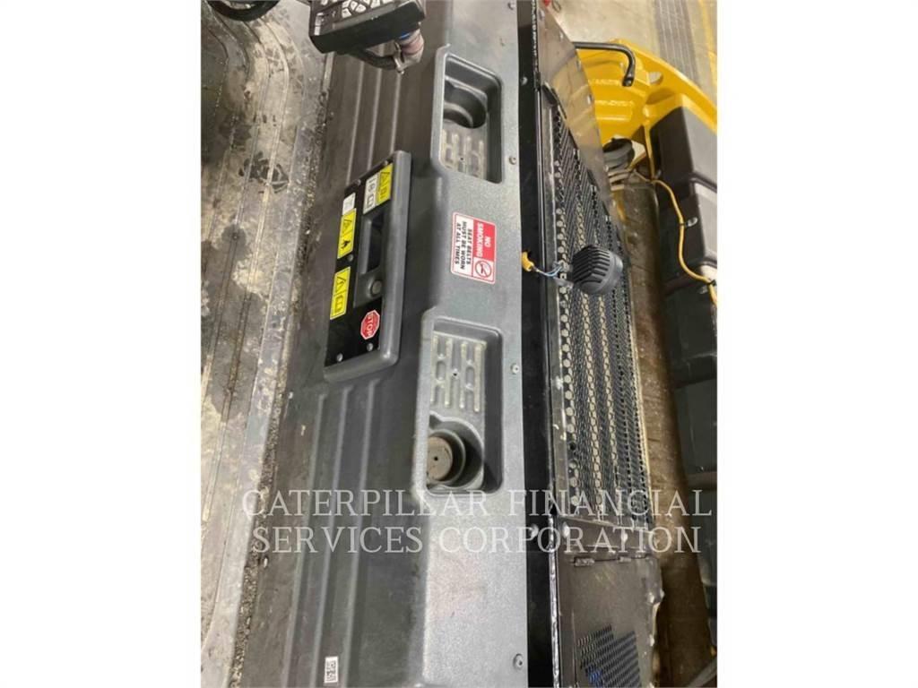 CAT CB15 双轮压路机