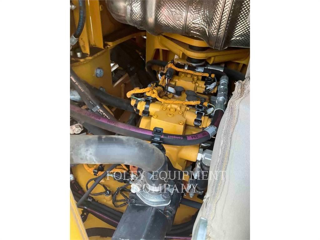CAT CB15 土壤压实机