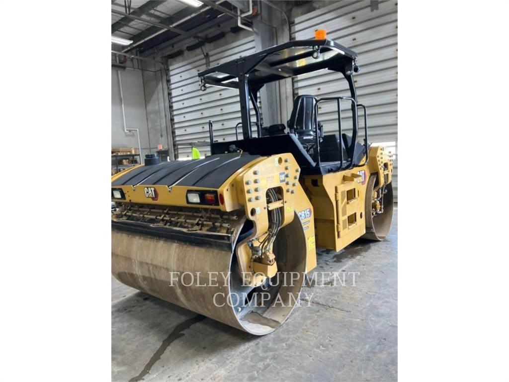 CAT CB15 土壤压实机