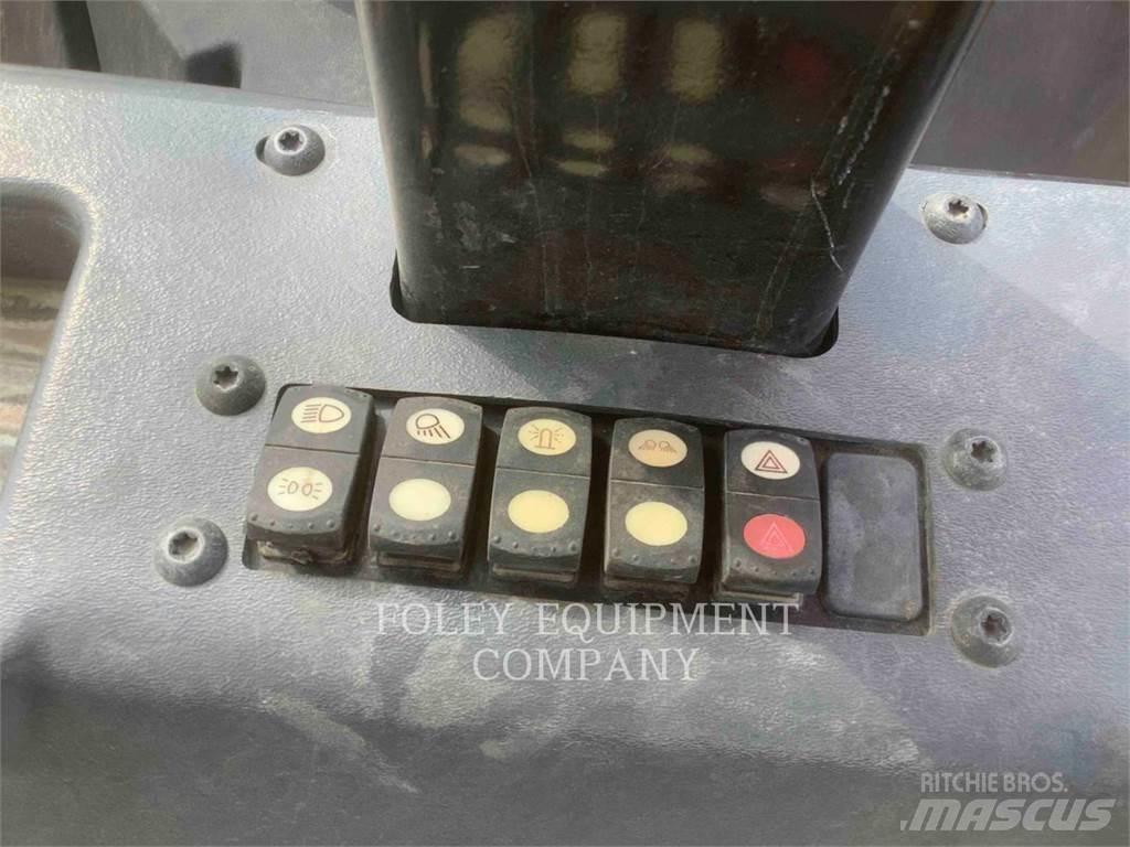 CAT CB15 土壤压实机