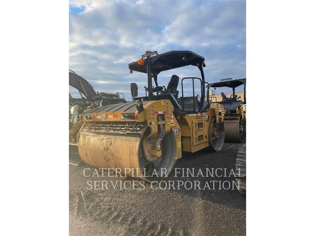 CAT CB15 双轮压路机
