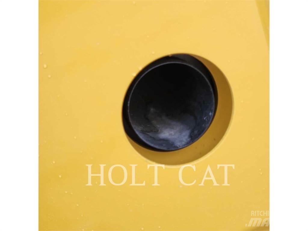 CAT CB15 轮式装载机