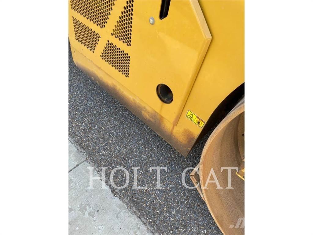 CAT CB15 单轮压路机
