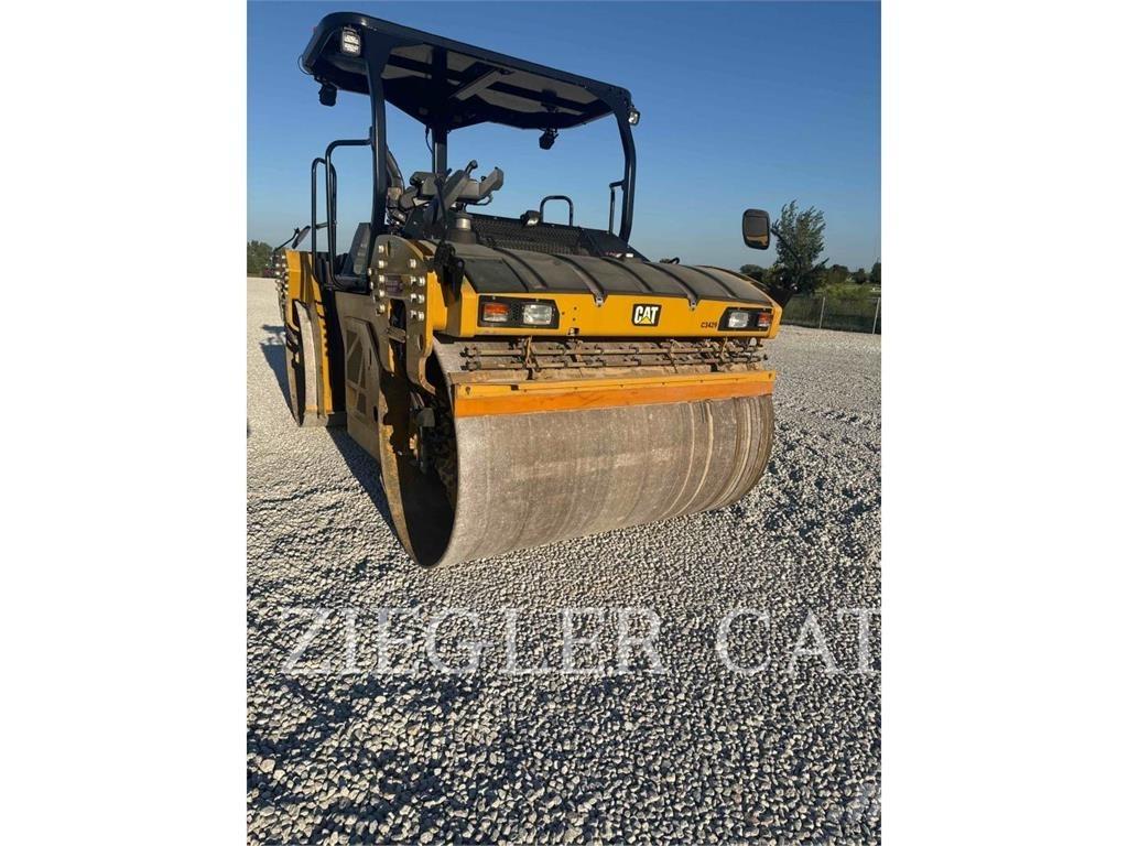 CAT CB15 土壤压实机