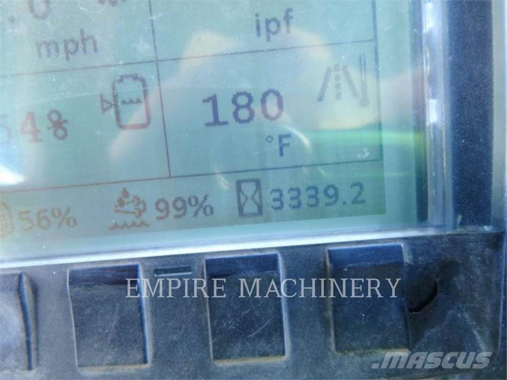 CAT CB15 双轮压路机