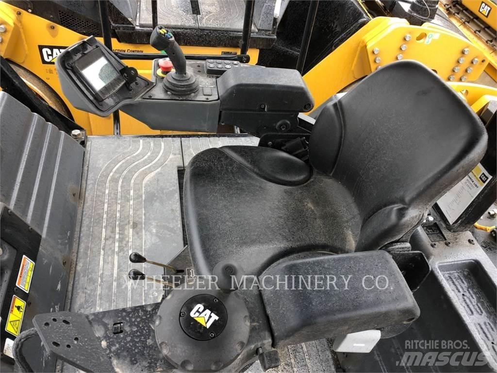 CAT CB15 双轮压路机