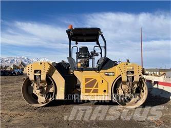 CAT CB15 双轮压路机