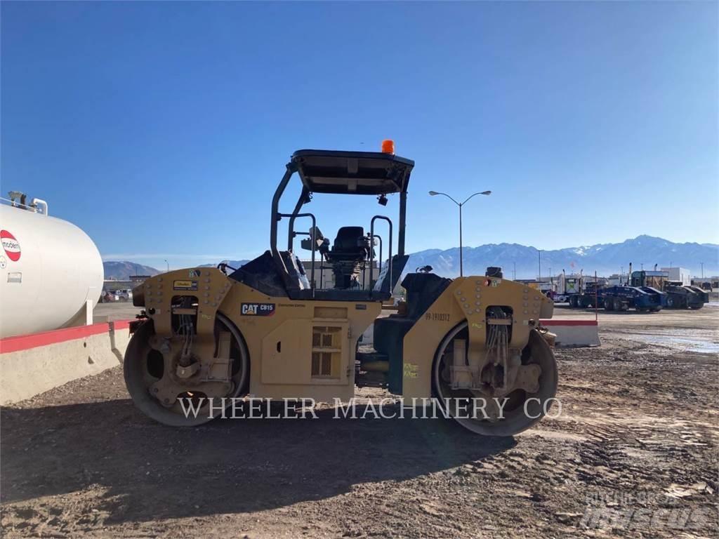 CAT CB15 双轮压路机