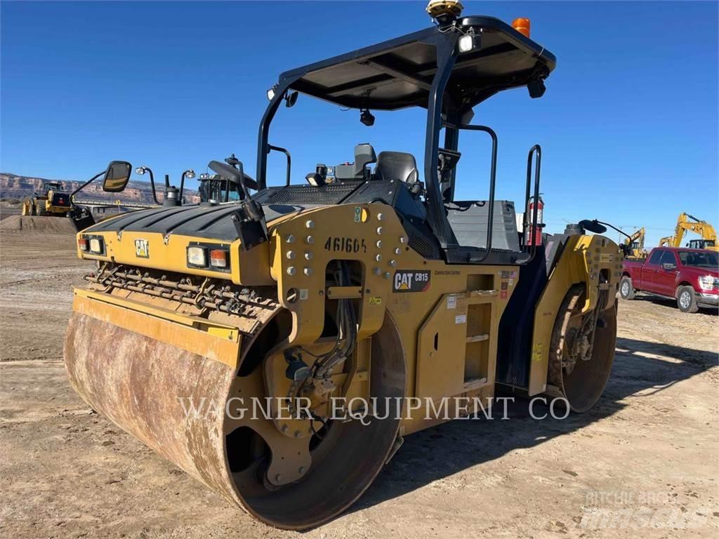 CAT CB15 土壤压实机
