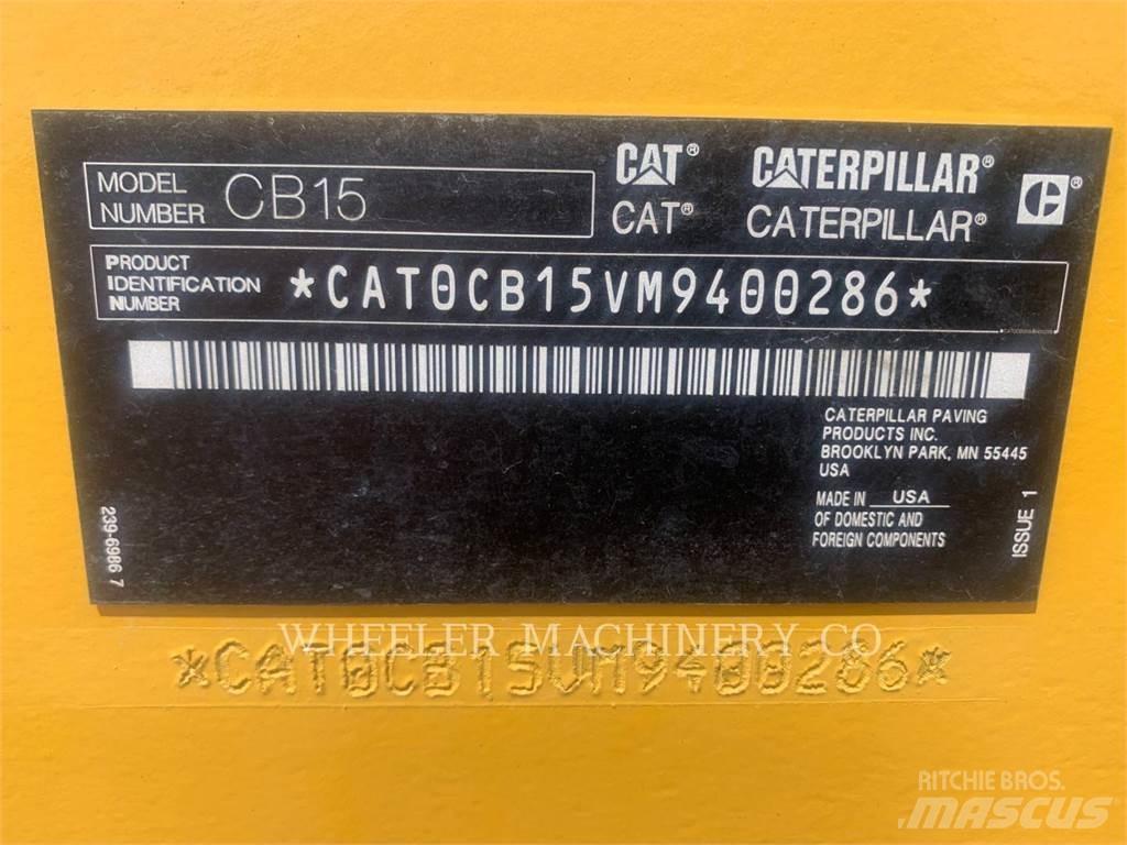 CAT CB15 双轮压路机
