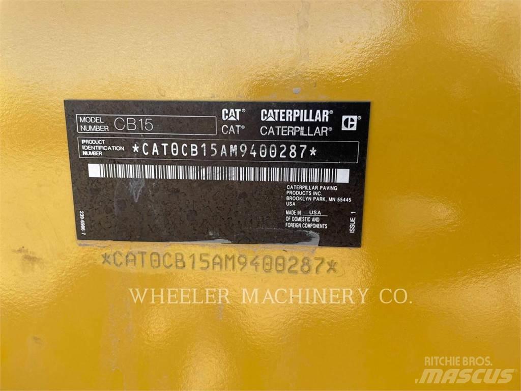 CAT CB15 双轮压路机