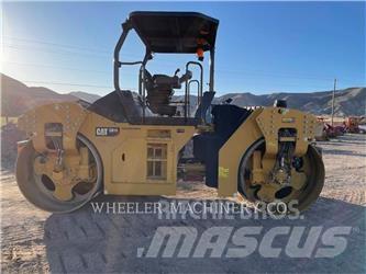 CAT CB15 双轮压路机