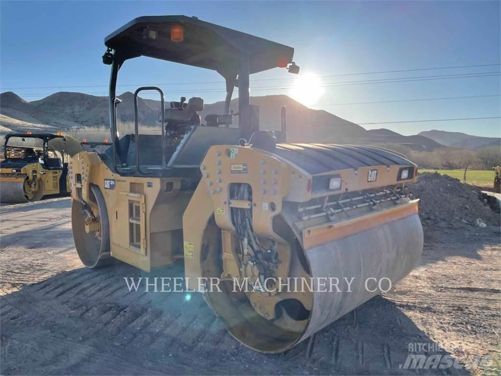 CAT CB15 双轮压路机