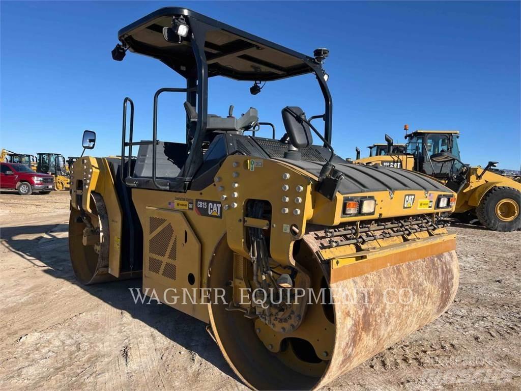CAT CB15 土壤压实机