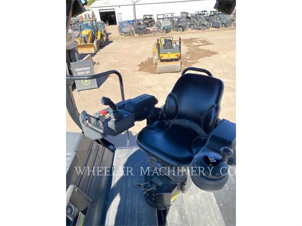 CAT CB15 CW 双轮压路机