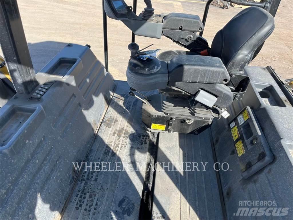 CAT CB15 CW VV 双轮压路机
