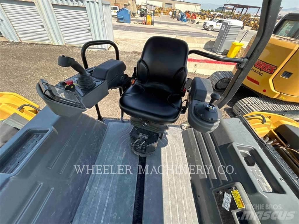 CAT CB15 CW VV 双轮压路机