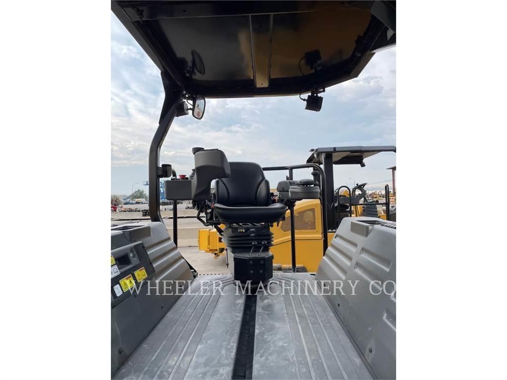 CAT CB15 CW VV 双轮压路机