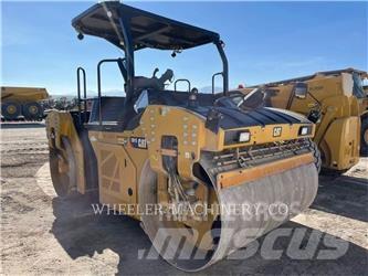 CAT CB15 VV 双轮压路机