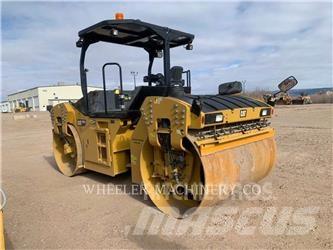 CAT CB15 VV 双轮压路机