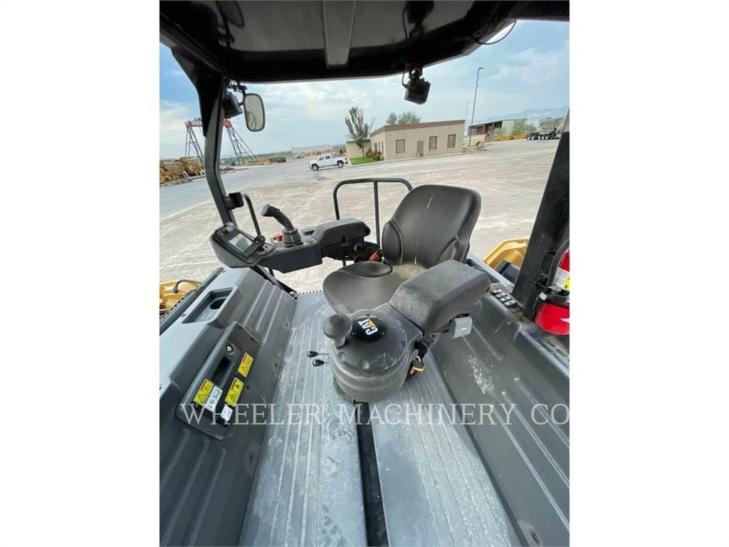 CAT CB15 VV 双轮压路机