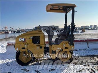 CAT CB2.5 双轮压路机