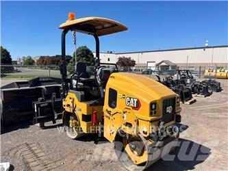 CAT CB2.5 双轮压路机