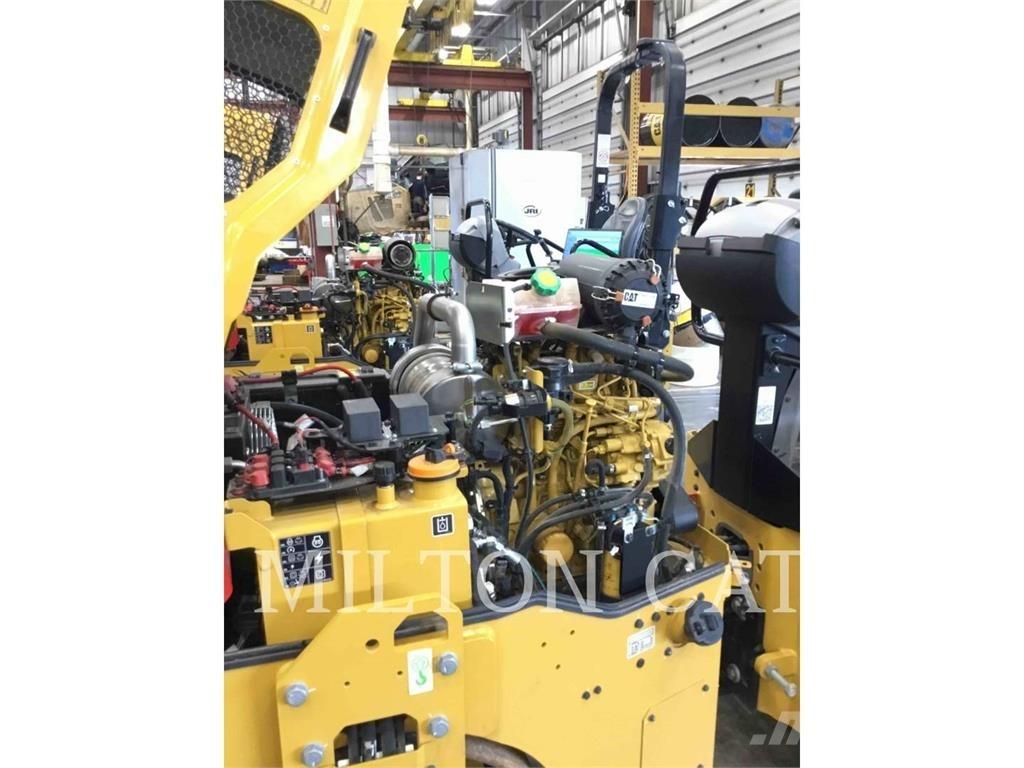 CAT CB2.5 土壤压实机