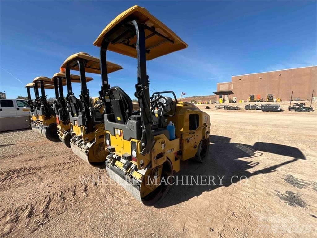 CAT CB2.5 双轮压路机