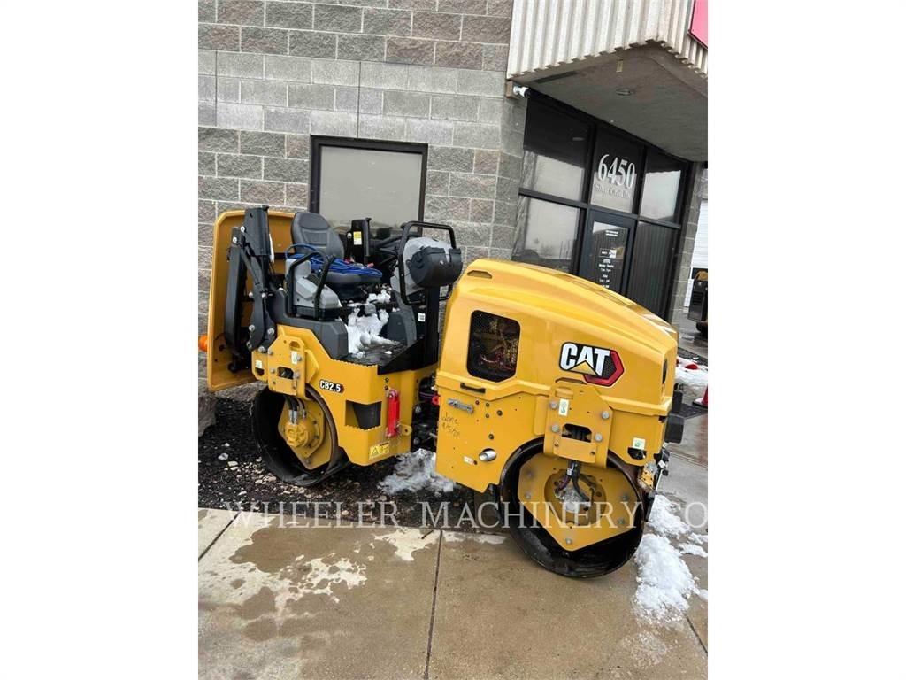 CAT CB2.5 双轮压路机