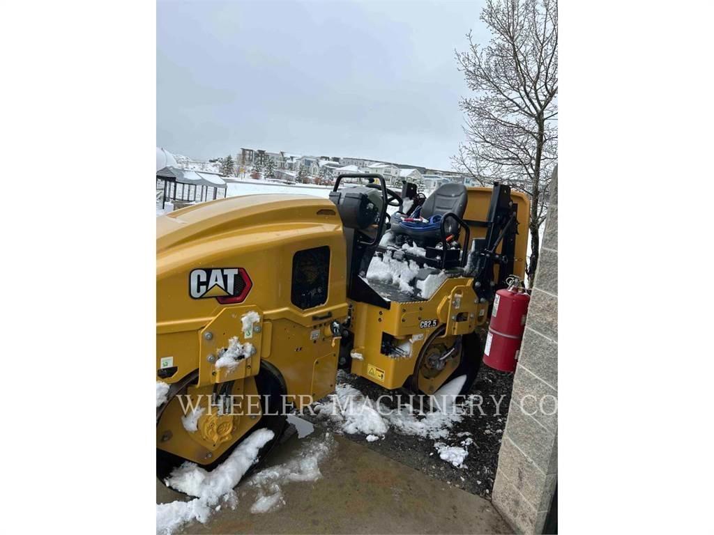 CAT CB2.5 双轮压路机