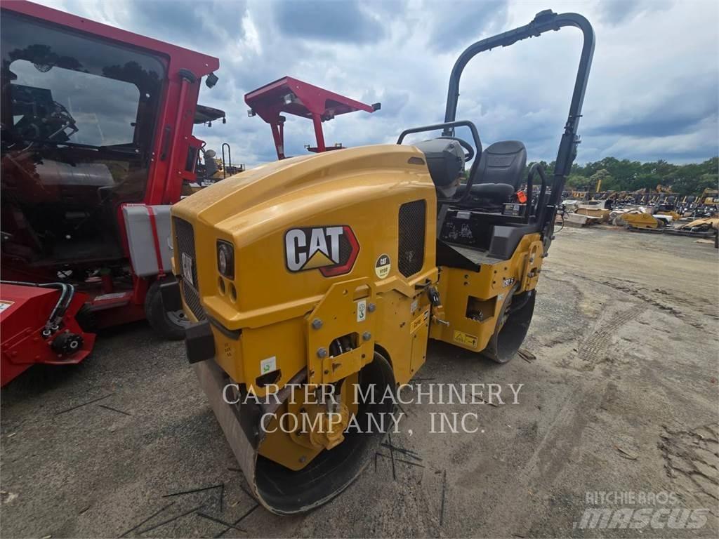 CAT CB2.5 土壤压实机