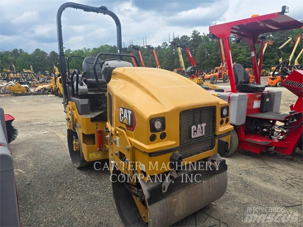 CAT CB2.5 土壤压实机