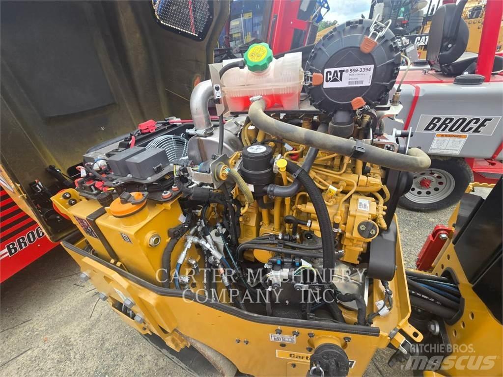 CAT CB2.5 土壤压实机