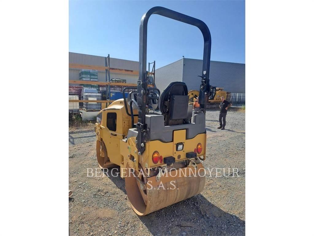 CAT CB2.5 土壤压实机