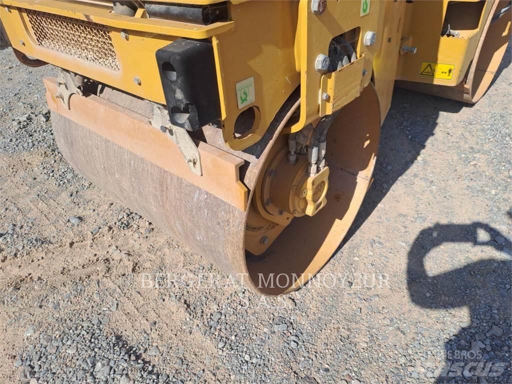 CAT CB2.5 土壤压实机