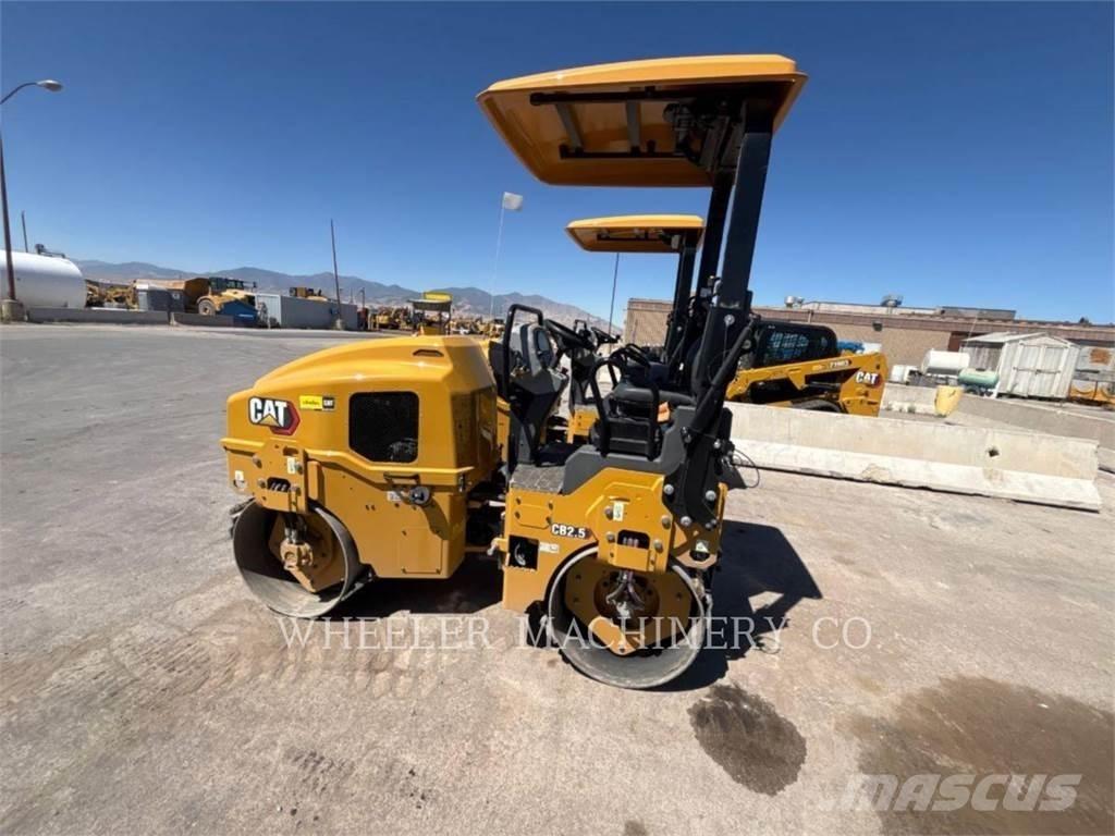 CAT CB2.5 双轮压路机