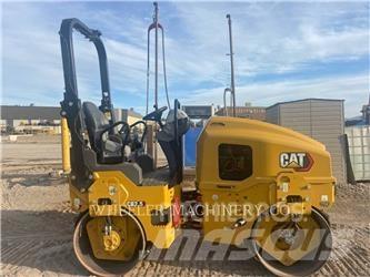 CAT CB2.5 双轮压路机