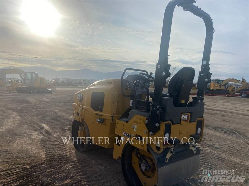 CAT CB2.5 双轮压路机
