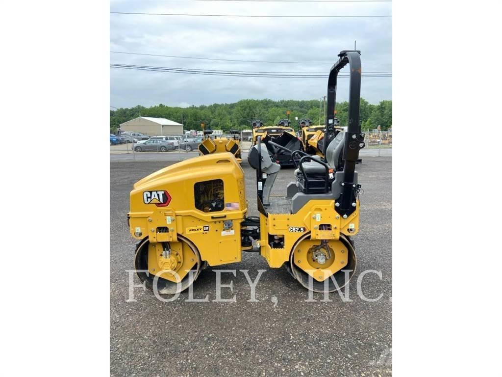 CAT CB2.5-03 双轮压路机