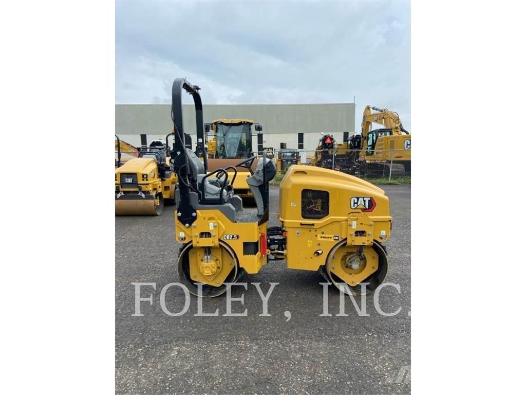 CAT CB2.5-03 双轮压路机