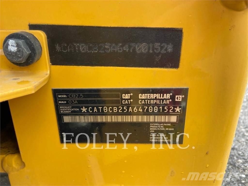 CAT CB2.5-03 双轮压路机